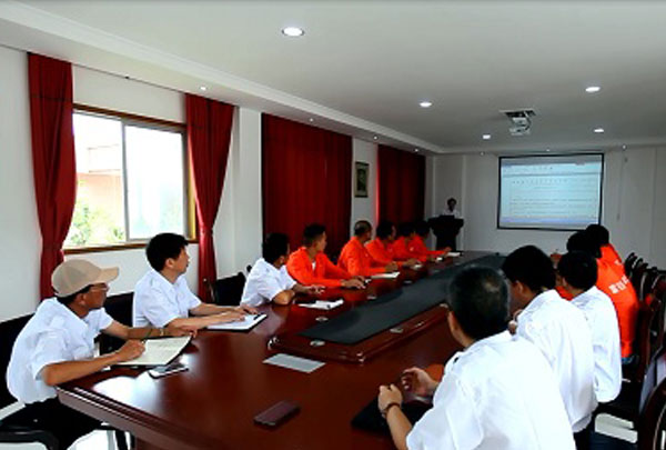 售后團(tuán)隊(duì)正在開(kāi)會(huì)